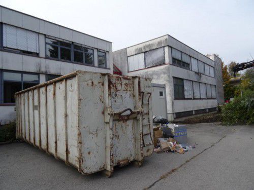 In Lochau wird derzeit eine alte Druckerei-Halle als Notquartier hergerichtet.