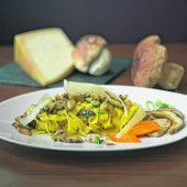 Frische Tagliatelle mit Steinpilzen