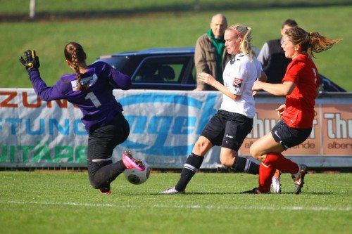 Michaela Flatz, Torfrau bei Alberschwende, stand im Cup-Achtelfinale gegen Union Kleinmünchen des Öfteren im Mittelpunkt.