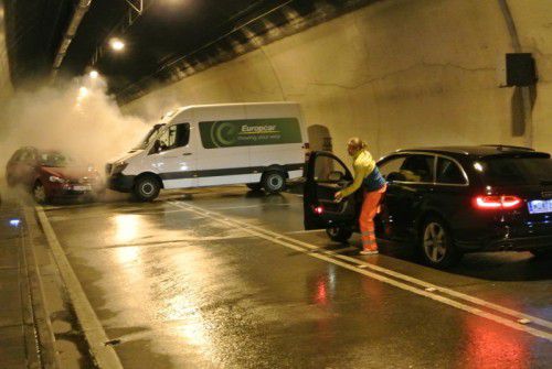 Mit 60 Probanden untersuchte man das Verhalten von Autofahrern bei Sprühnebel im Tunnel.