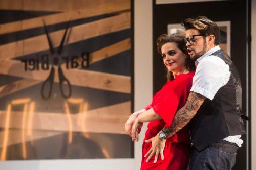 Nina-Maria Edelmann als Rosina und Philippe Spiegel als Figaro.