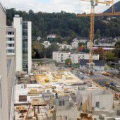 Reges Treiben auf der Großbaustelle am LKH