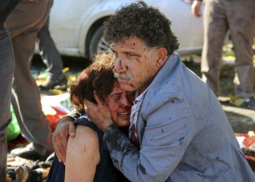 Schmerz, Trauer und Wut bei den Überlebenden des Terrors. Bis zu 130 Menschen wurden in Ankara getötet, mehr als 250 verletzt.