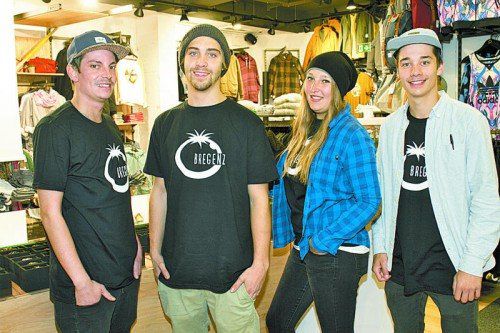 Shopleiter Vincent Pröll und seine Mitarbeiter Oliver Kocijan, Bianca Kirasitsch und Dario Fink (v. l.).