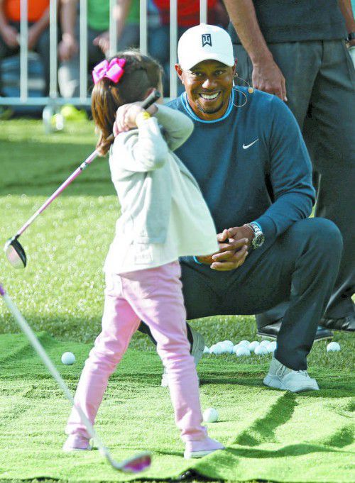 Tiger Woods hat Zeit, um mit dem Nachwuchs zu üben.
