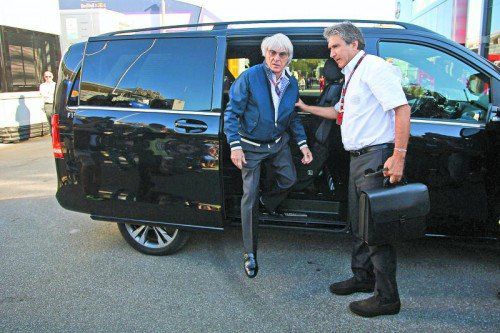 Verkauft Bernie Ecclestone seinen fünfprozentigen Anteil? Der Formel-1-Promotor mit seiner rechten Hand im Grand-Prix-Zirkus, Pasquale Lattuneddu.