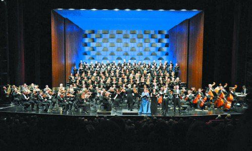 Vocale Neuburg mit Künstlerkollegen aus dem Bodenseeraum im Festspielhaus.