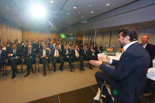 Volles Haus in der Dornbirner Sparkasse: Mike Galeli hat nach wie vor viele Fans im Land.