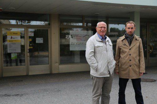 Walter Fontana vom Krankenpflegeverein (l.) und Christian Fiel stehen für eine Apotheke ein.