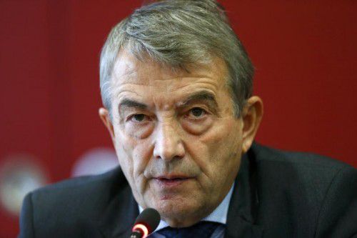 Wolfgang Niersbach wirkte sichtlich gezeichnet, als er zu einer Pressekonferenz lud.