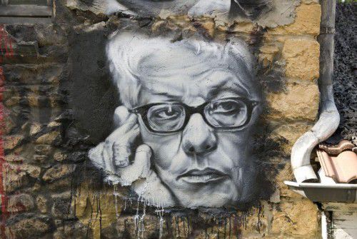 An der Seite der Opfer war Carla Del Ponte als Chefanklägerin des Kriegsverbrechertribunals in Den Haag immer auf der Suche nach Gerechtigkeit. Für das Carl-Lampert-Forum kommt sie nach Dornbirn. Ihr Thema: „Reuelose Täter und verletzte Menschenrechte“.