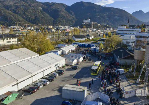 Beim Bahnhof in Kufstein kommen nun auch Vorarlberger Soldaten zum Einsatz.