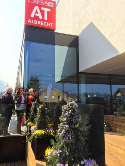 Der „Super“-Markt Albrecht in Tisis ist Ziel von Kunden, aber auch Lebensmittelhändlern, die sich Ideen holen.