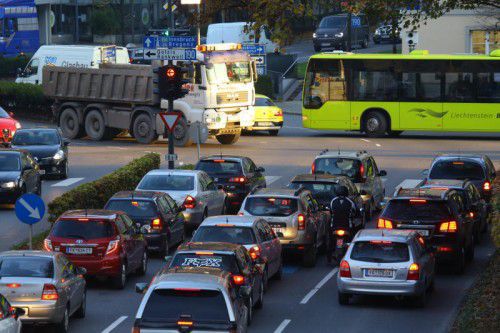 Der tägliche Stau an der „Bären“-Kreuzung: Sind die geplanten Straßenprojekte die Antwort auf die Verkehrsprobleme der Zukunft?