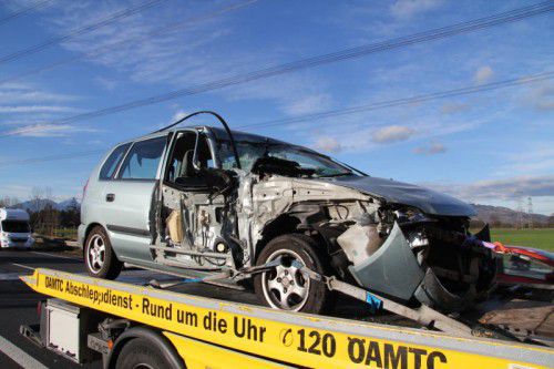 Dieser Pkw fuhr einem Transporter auf.