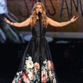 Céline Dion ehrt Opfer der Anschläge von Paris