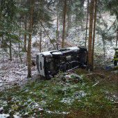 Transporter stürzte bei Lochau Hang hinab