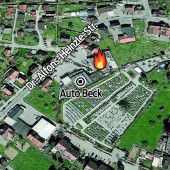 Lagerhalle in Flammen