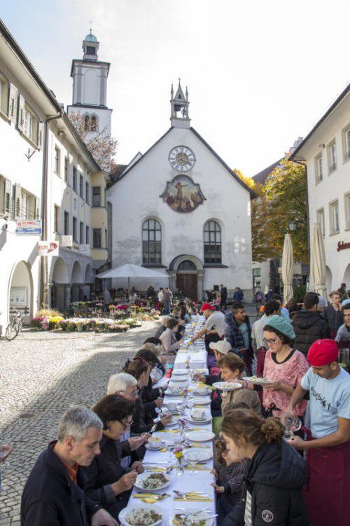 Flüchtlinge luden zum Mittagessen in die Marktgasse.