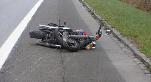 Für den Lenker dieses Motorrades kam jede Hilfe zu spät