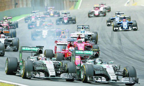 Nico Rosberg (rechts) entschied das Startduell mit Lewis Hamilton für sich, das war die halbe Miete für den Sieg in São Paulo.