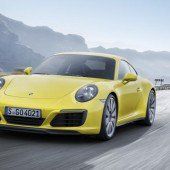 Porsche 911 als erster über die Zielgerade