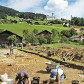 „Buntes“ Buch über historische Zeugnisse