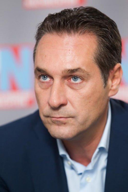 Strache nennt Regierung „Schlepperorganisation“.