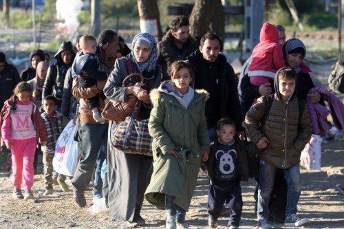Tausende Flüchtlinge strandeten am Montag an der Grenze von Griechenland zu Mazedonien.