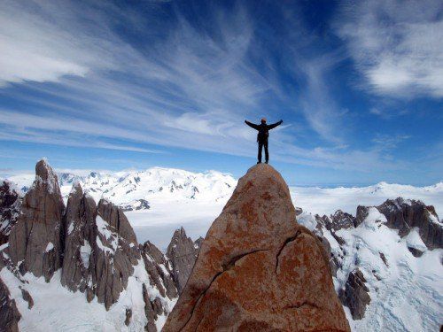Thomas Huber berichtet in seinem Vortrag „Sehnsucht Torre“ vom wilden Berg Cerro Torre in Chile.