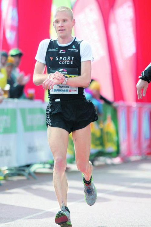 Thomas Summer lief die 42,195 km in 2:26:37 Stunden.
