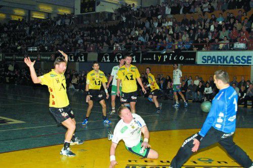 1600 Zuschauer sahen beim letzten Bregenzer Spiel in der Sporthalle Schendlingen einen 26:20-Derbysieg der Gastgeber.