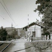 Vorarlberg einst und jetzt. Bahnhaltestelle Haselstauden