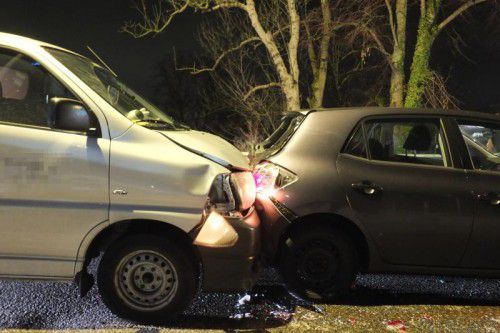 Beim Aufprall wurde ein 30-Jähriger verletzt.