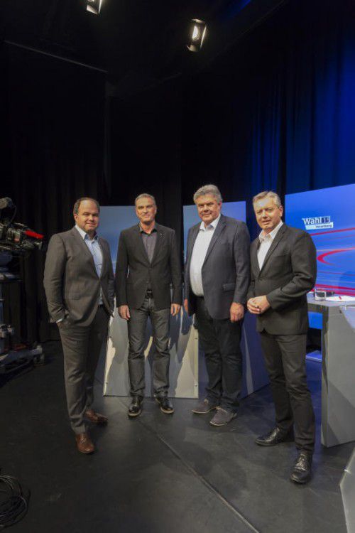 Bürgermeisterstichwahlkandidaten mit Moderatoren (v. l.): Gerold Riedmann (VN), Mario Leiter (SP), Mandi Katzenmayer (VP) und Gerd Endrich (ORF).