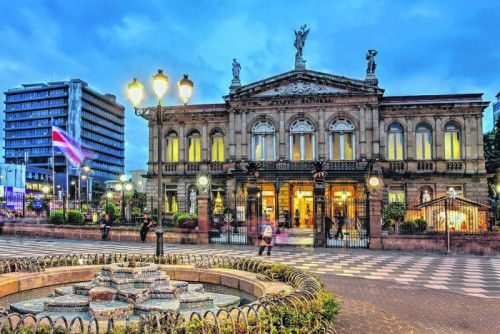 Das „Teatro Nacional“ im Zentrum von San José.