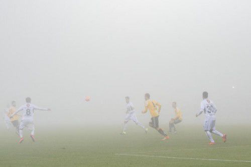 Der Nebel in Altach machte Spielern und Zuschauern das Leben schwer. Erstmals musste ein BL-Spiel in der Cashpoint Arena unterbrochen werden.