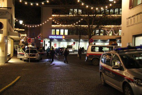 Die alarmierte Polizei beim Sparkassenplatz Feldkirch.