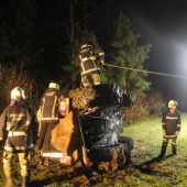 Vater und Sohn mit dem Traktor abgestürzt