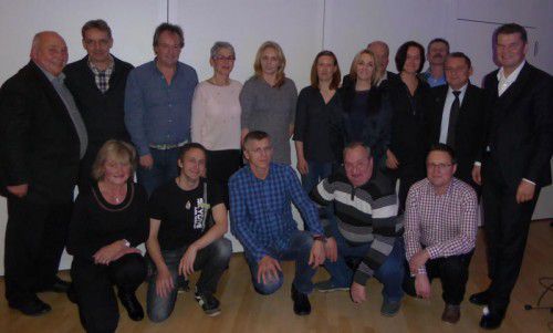 Die geehrten Jubilare mit Geschäftsführer Raimund Wachter, der sich für die Zusammenarbeit bedankte.