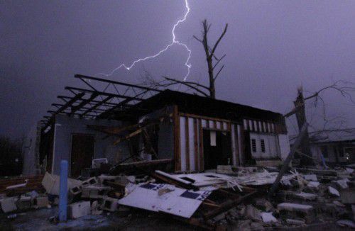 Dieses Haus in Jefferson County im US-Staat Alabama wurde durch einen Tornado stark beschädigt.