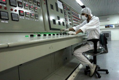 Ein iranischer Techniker arbeitet in der Uran-Anreicherungsanlage bei Isfahan.