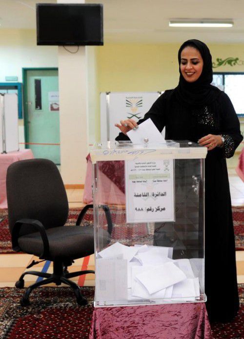 Erstmals durften Frauen in Saudi-Arabien wählen.