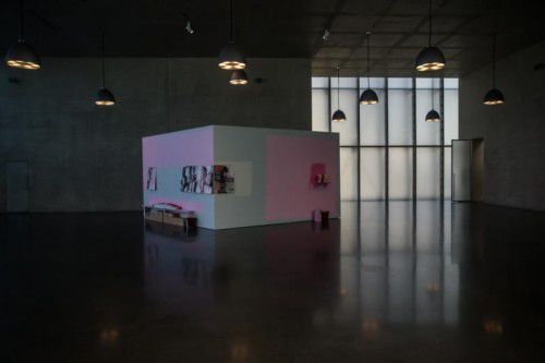 Installation „Yes & No“ von Amy Sillman in der Arena des KUB.