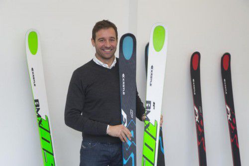 Kästle-Geschäftsführer Bernd Knünz im Showroom der Skimarke am Standort Hohenems.