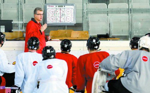 Nationalteamtrainer Roger Bader setzt bei der U-20-Eishockey-WM in Wien auf schnelle Spieler.