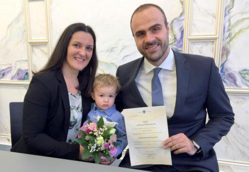 Neo-Staatsbürger Goran Aleksic mit Gattin Dragana und Sohn Petar.