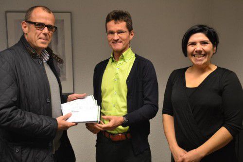Walter Gohm übergab Spende an Bernd Klisch.