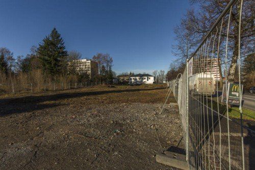 Wo früher das Unfallkrankenhaus Böckle stand, sollen ab Jänner Wohnungen entstehen.