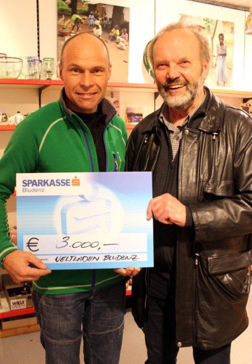 Wolfgang Bartl und Weltladen-Obmann Gustl Huemer.